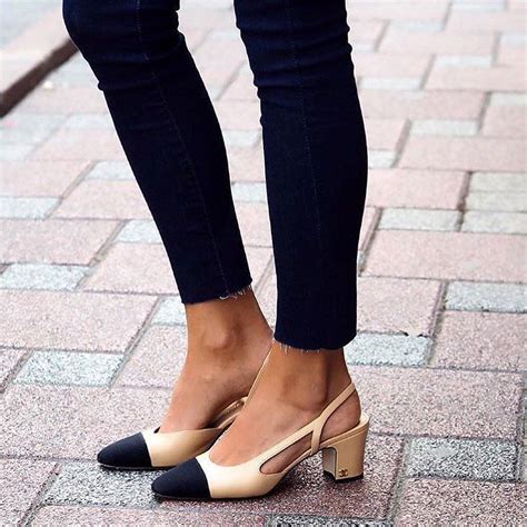 scarpe bicolori beige e nero di chanel